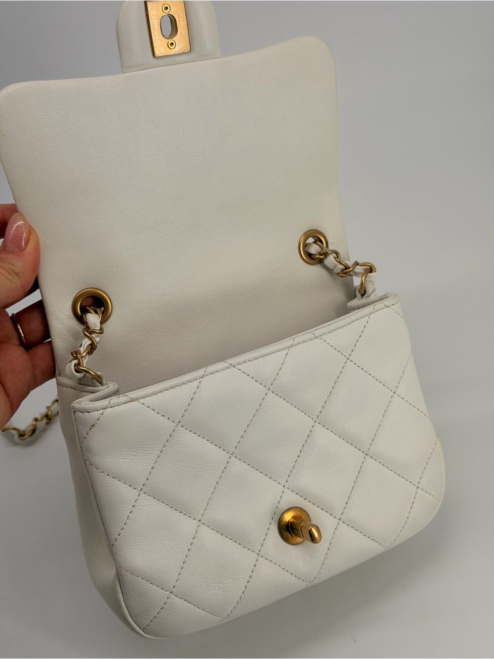 CHANEL MINI LAMBSKIN IN THE LOOP SHOULDER BAG WHITE - Picture 7 of 15